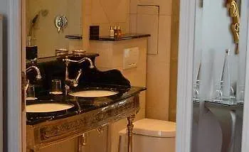 Boutique Konfidentiel Hotell 4*