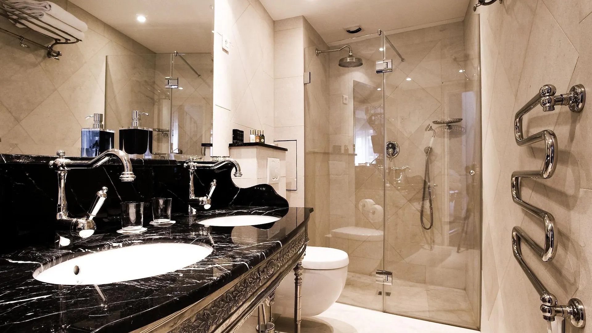 Boutique Konfidentiel Hotel 4*